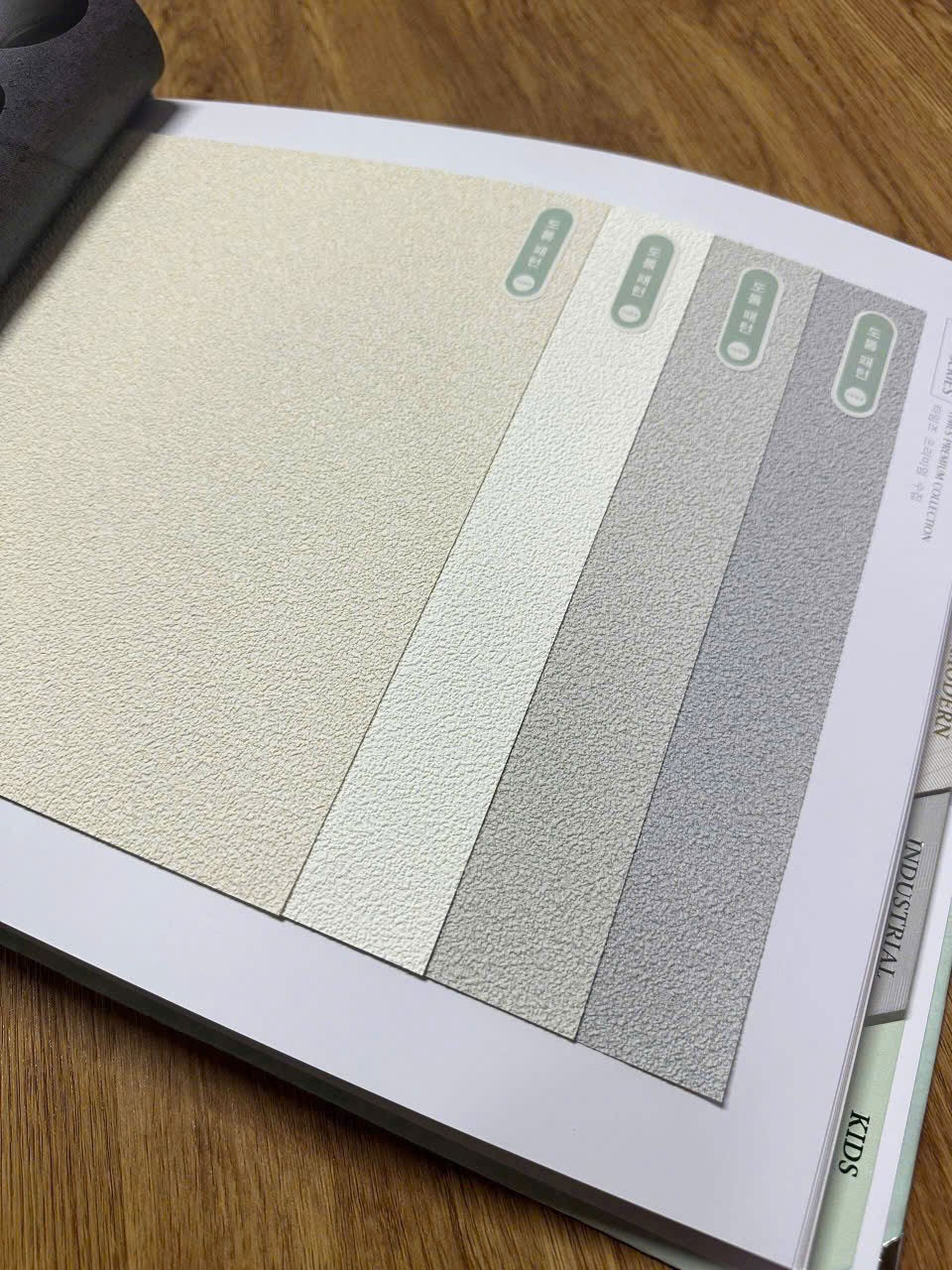 Giấy dán tường Hàn Quốc mẫu 17